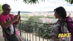 Den udenlandske kvindelige turist og motellejeren har hård sex Thumb